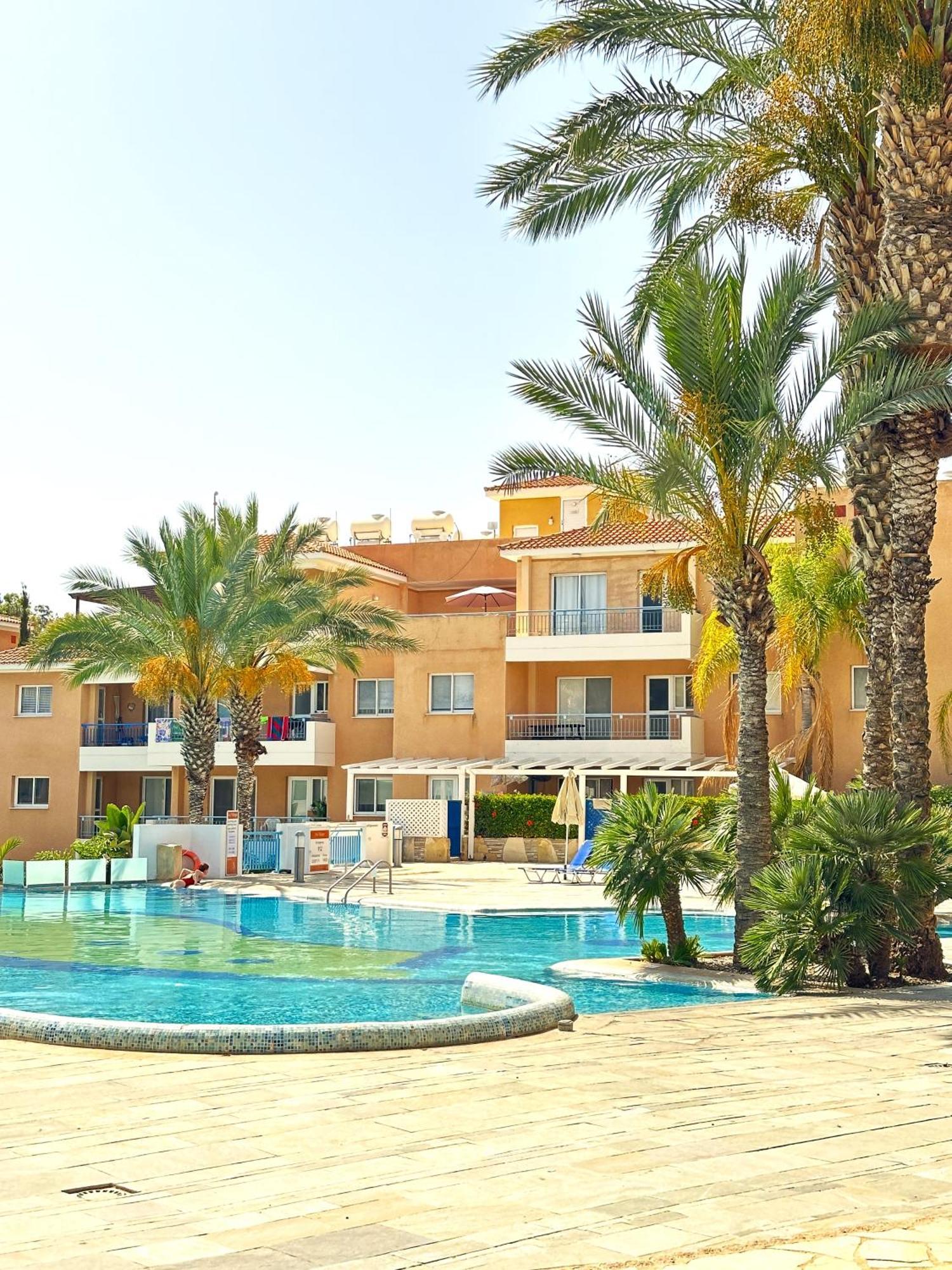H&O Golden Sun Suite Paphos ภายนอก รูปภาพ