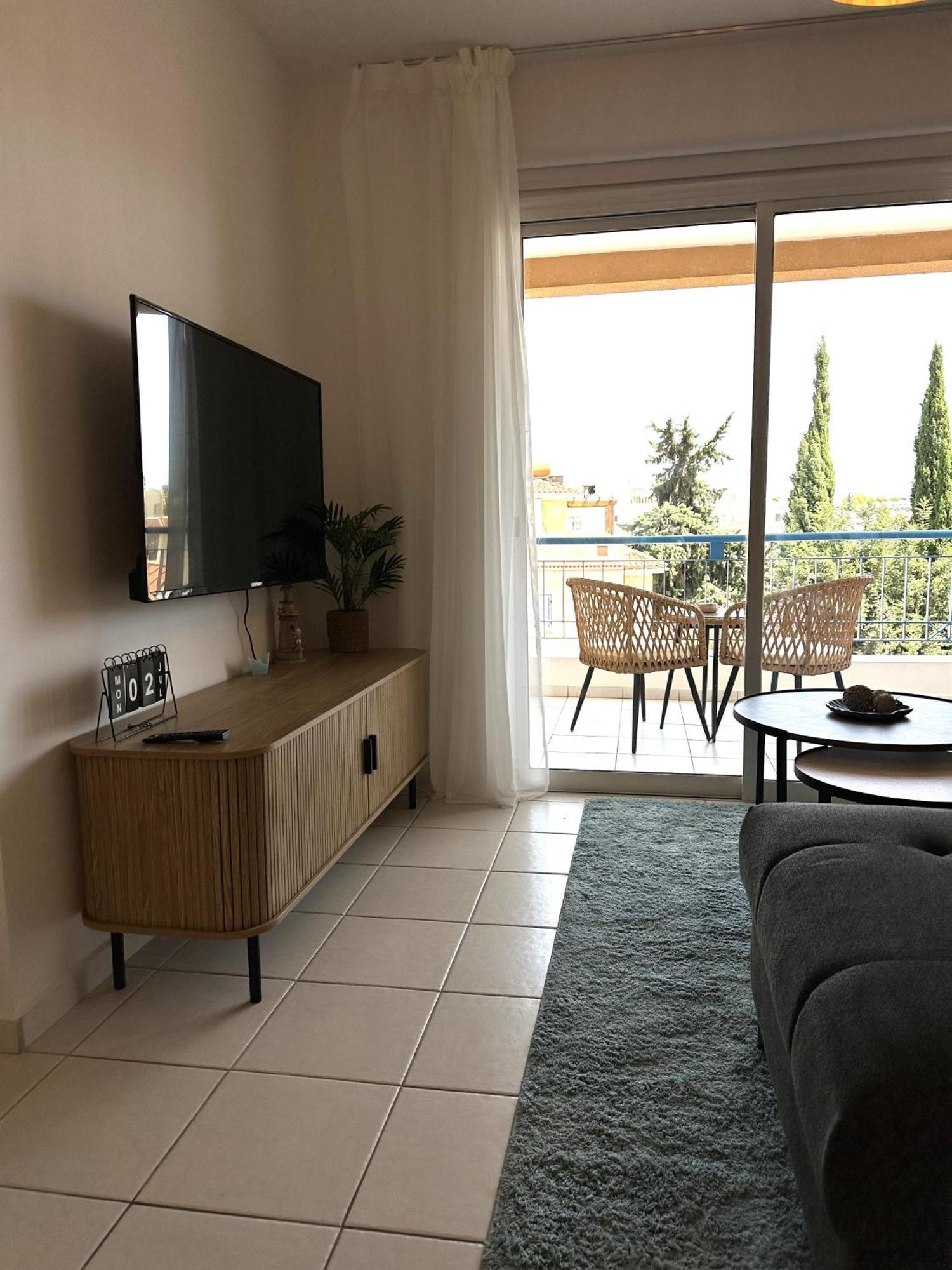 H&O Golden Sun Suite Paphos ภายนอก รูปภาพ