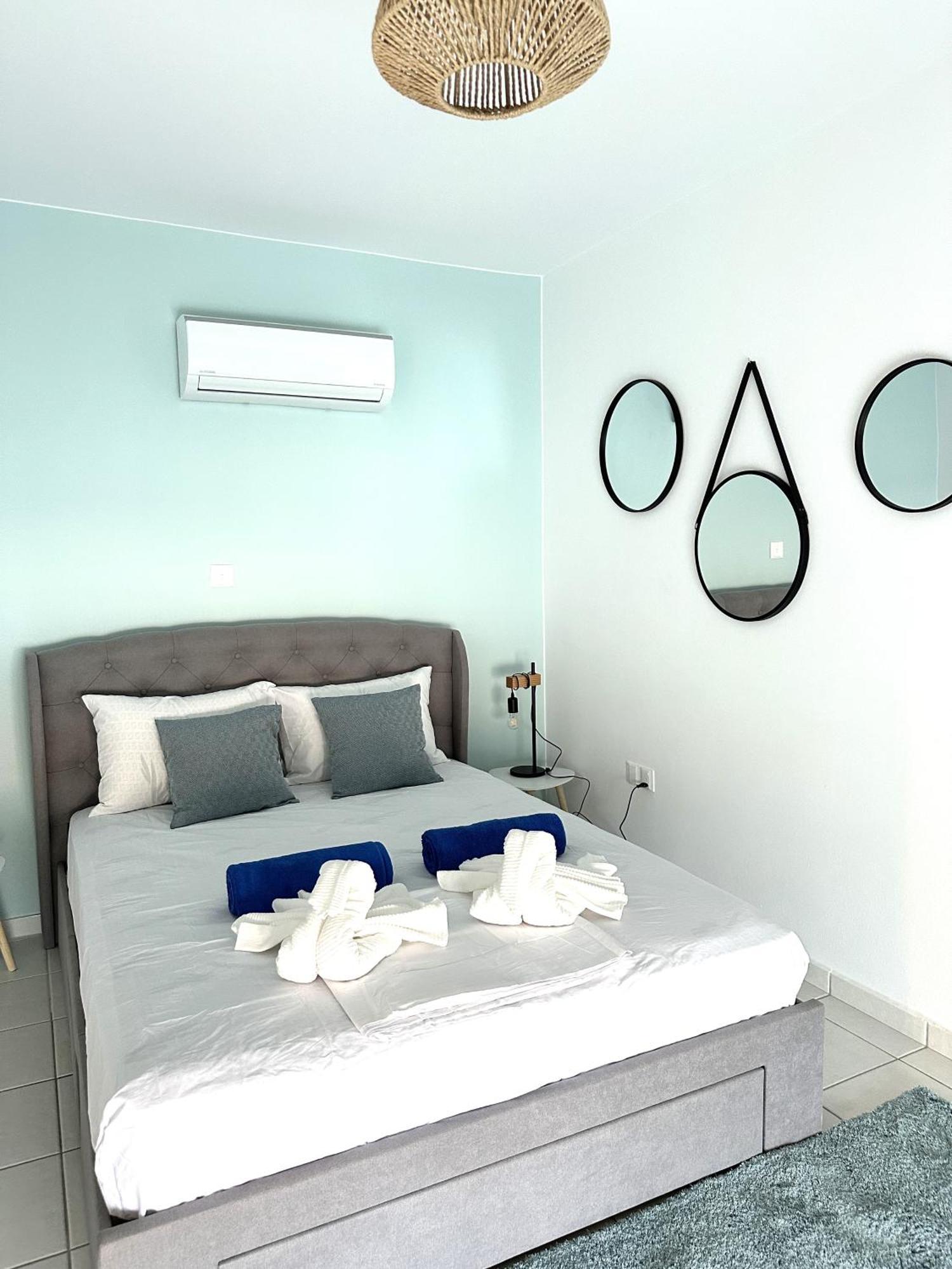 H&O Golden Sun Suite Paphos ภายนอก รูปภาพ