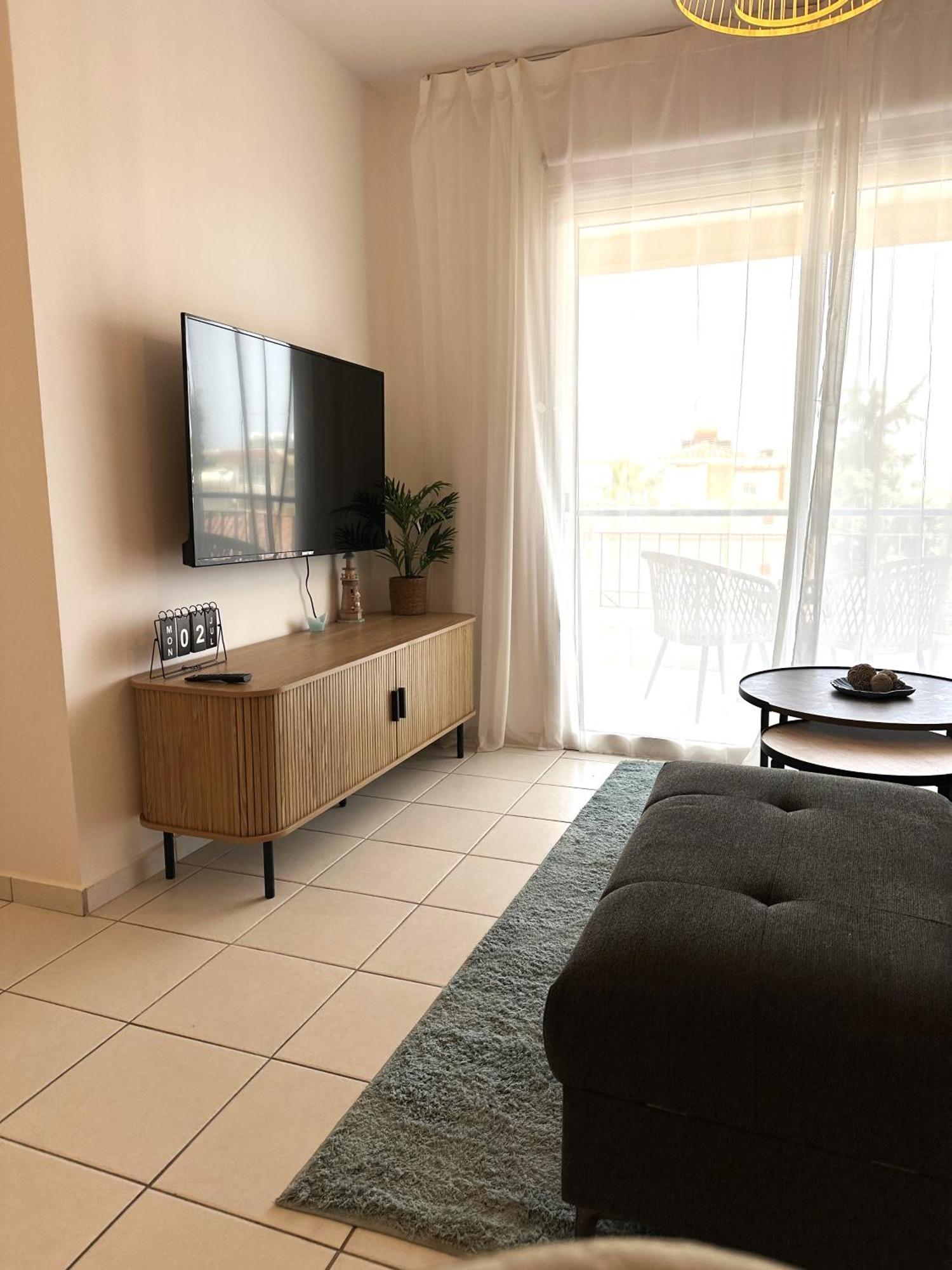 H&O Golden Sun Suite Paphos ภายนอก รูปภาพ